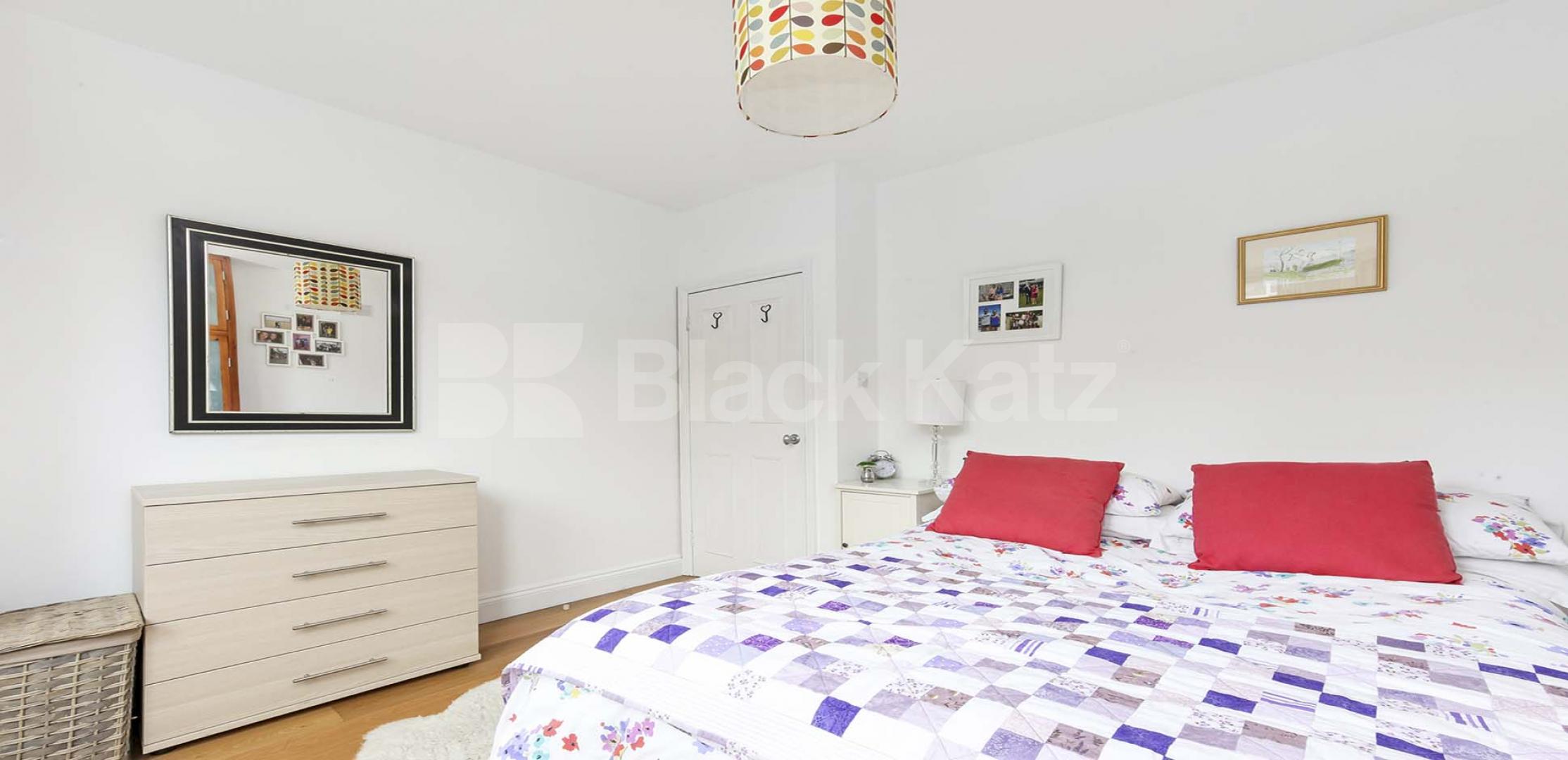 			UNDER OFFER , 2 Bedroom, 1 bath, 1 reception Apartment			 Strathleven Road, Clapham North/Brixton